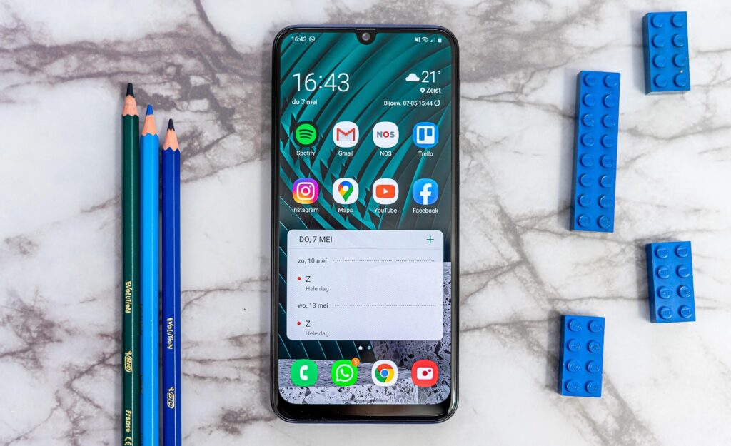 Handy mit US Anbietern auf Schreibtisch